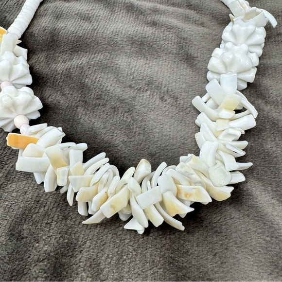 Beautiful Authentic Hawaiian Puka Shell White - Picture 2 of 4